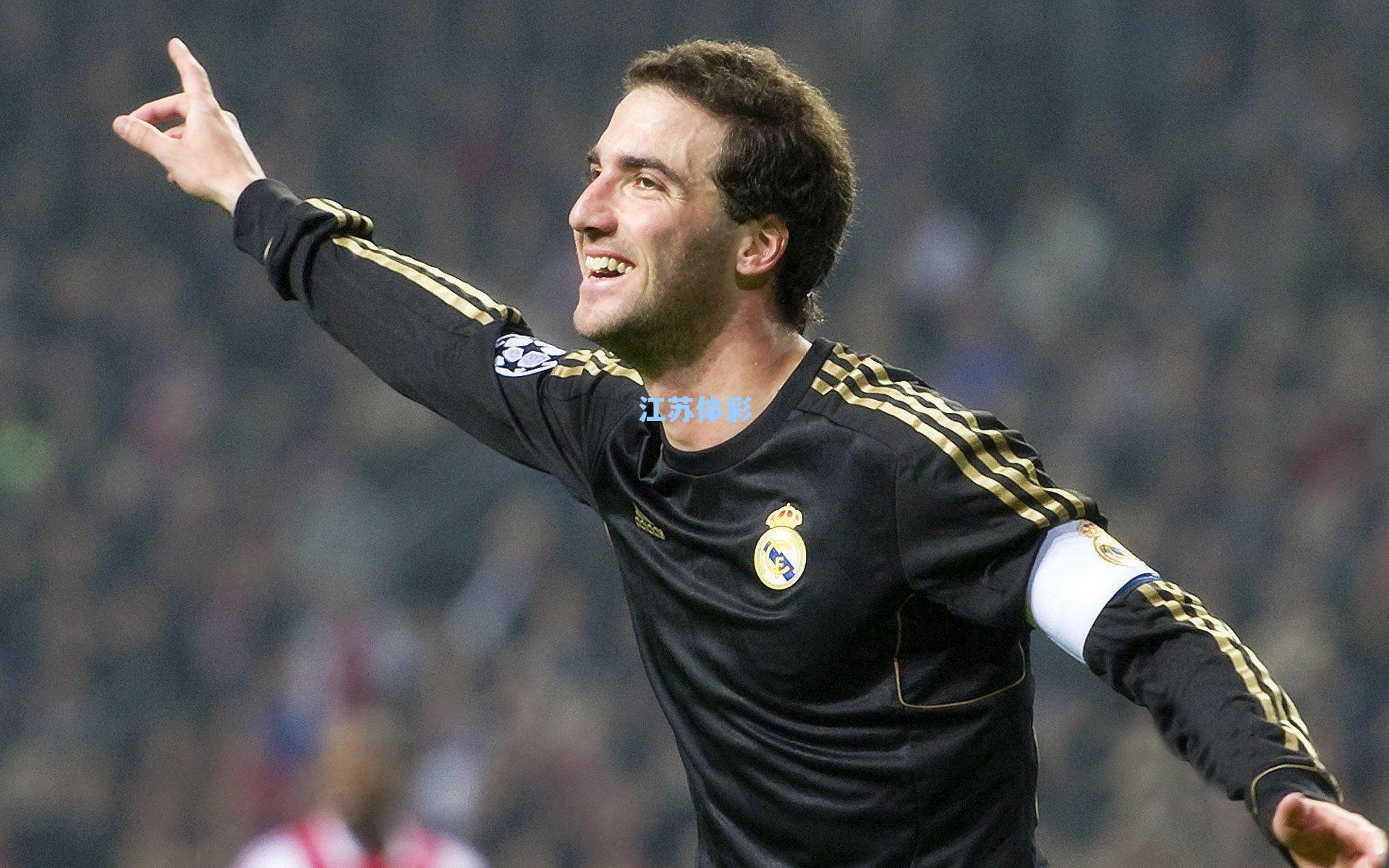 易建联早年专访坦言,姚明是独一无二的,我仍在追赶路上