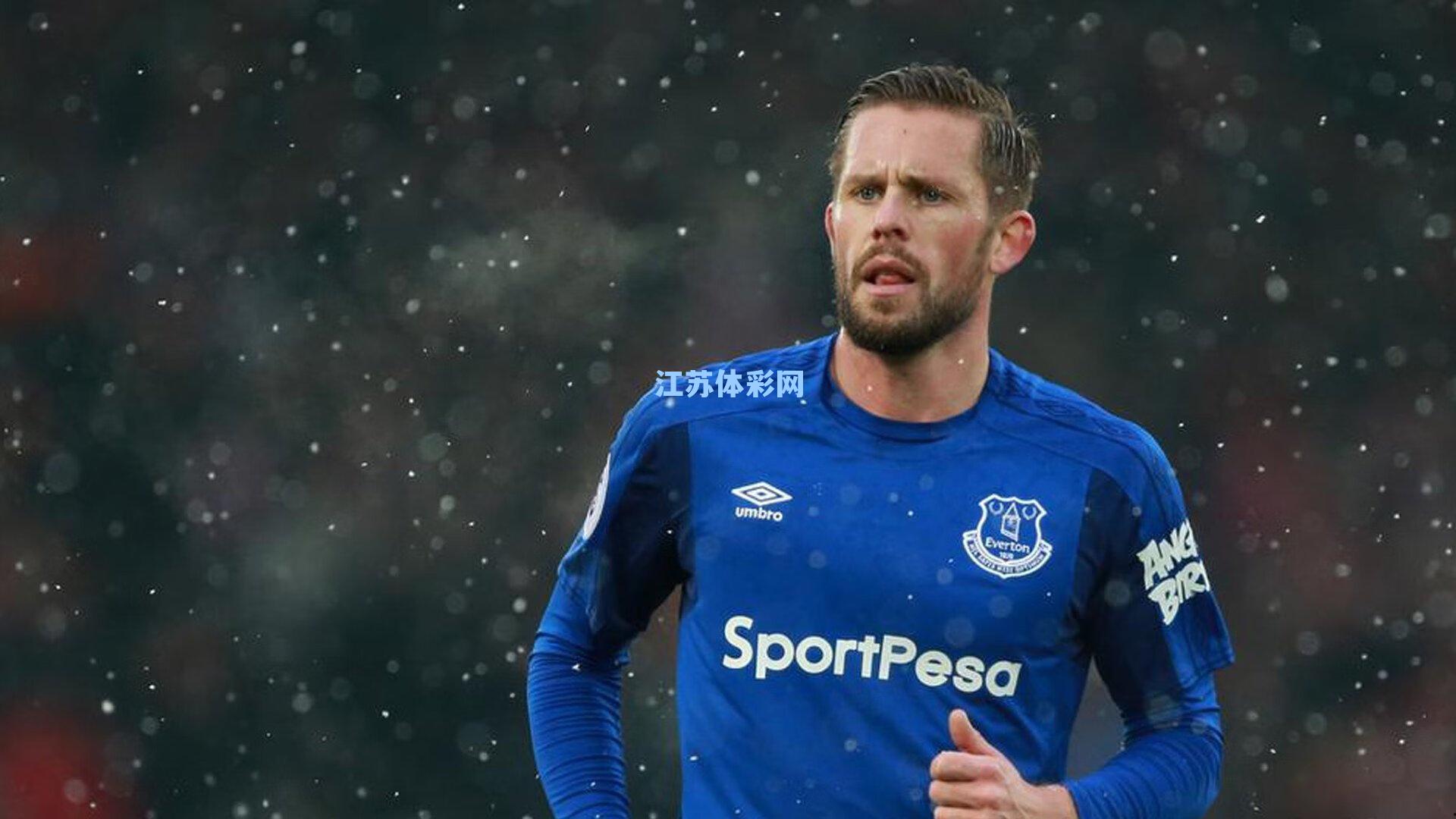 心态失衡酿苦果！贝蒂斯飞翼安东尼补时倒钩爆头对手染红，无缘关键德比引争议